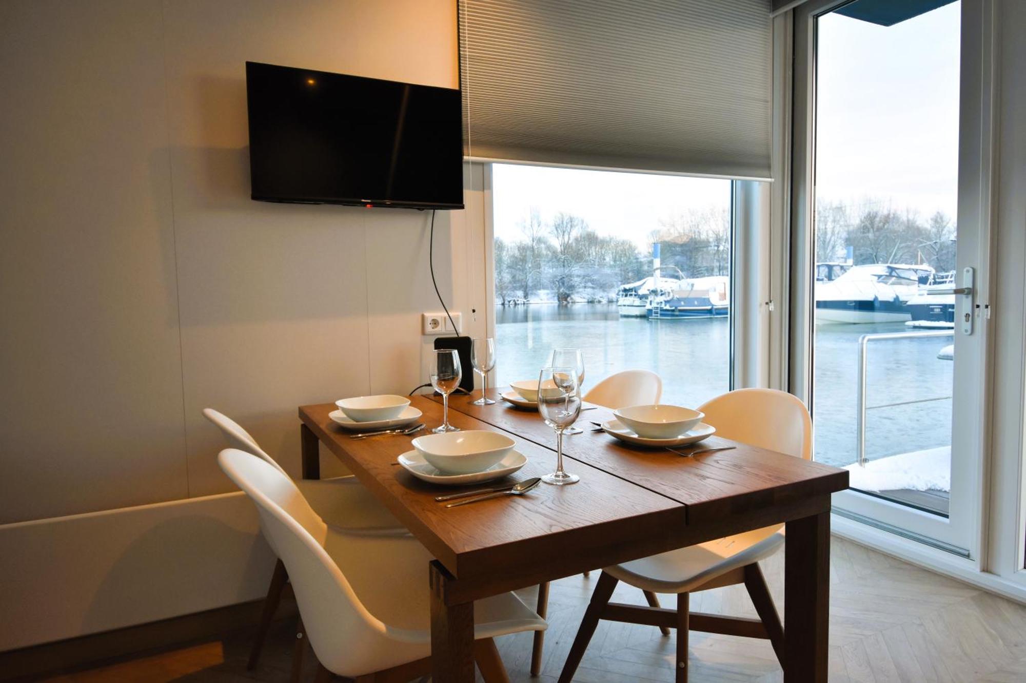 Botel Houseboat Trinidad Maastricht